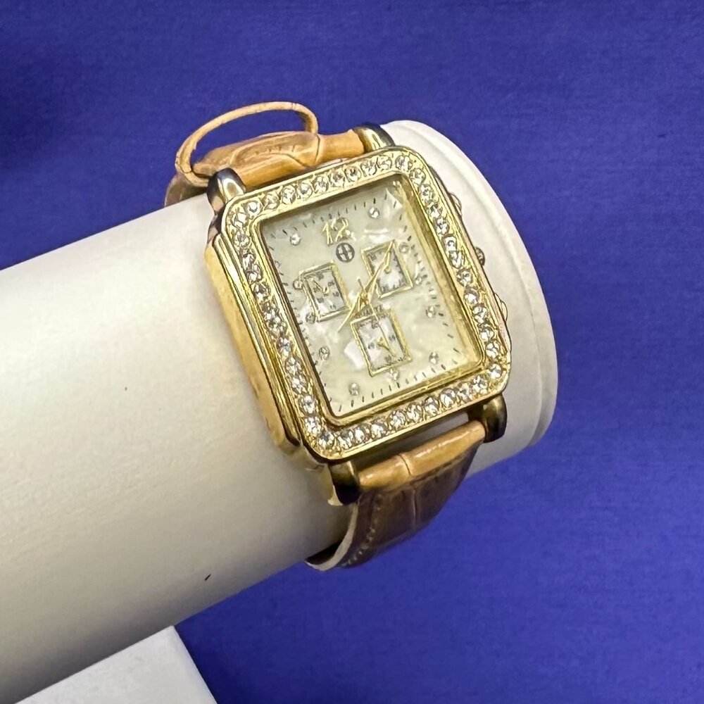 HH Women’s Analog Quartz Watch Crystal Accents. Fresh Battery - Picture 2 of 12